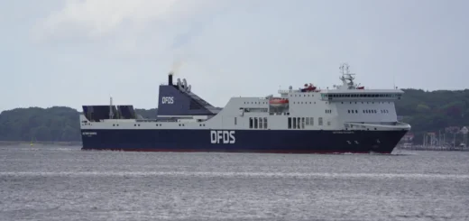 The DFDS-Ferry Victoria Seaways entering the port of Kiel.