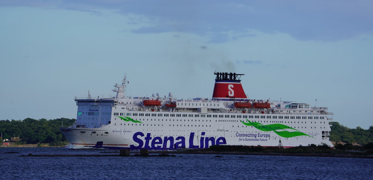 Stena Line Fähre Stena Spirit bei der Einfahrt in den Hafen Göteborg